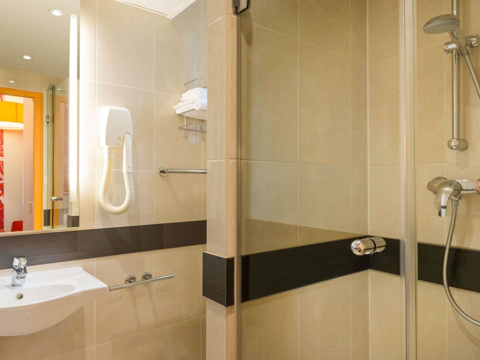 Desk, blackout drapes, iron/ironing board, free WiFi