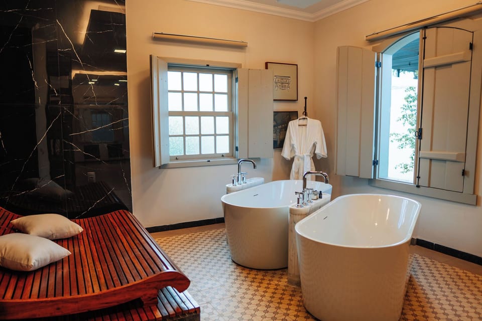 Deluxe Chalet | Minibar, in-room safe, blackout drapes, iron/ironing board