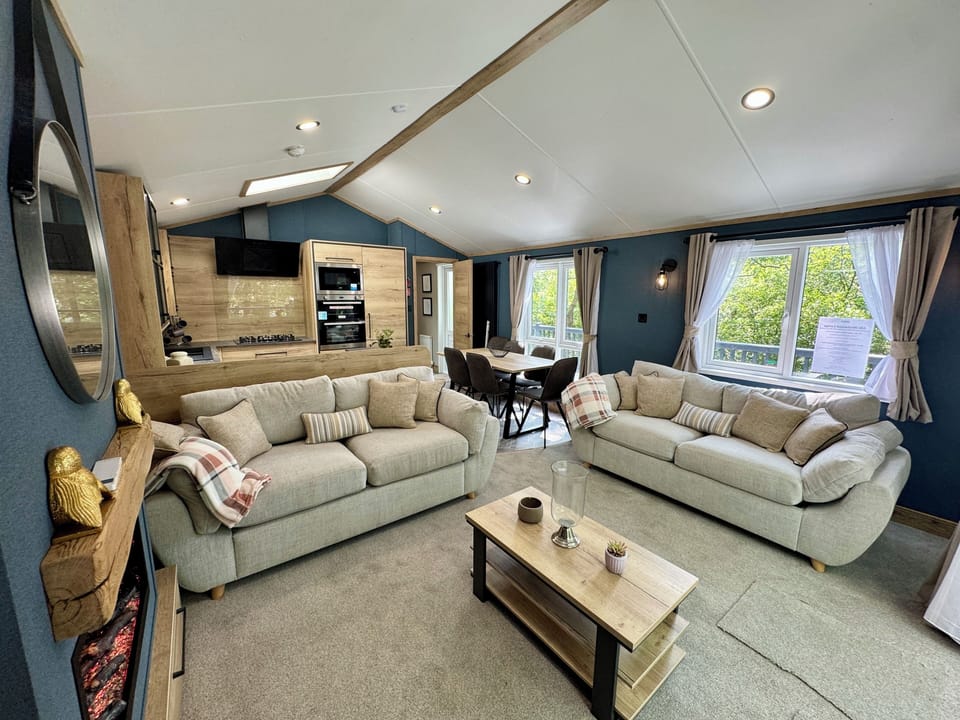 Waterfall Lodge 2 bedroom-No Pets | 1 bedroom, individually decorated, individually furnished