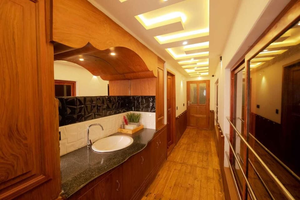 Cosy Houseboats Docked boat in Alappuzha