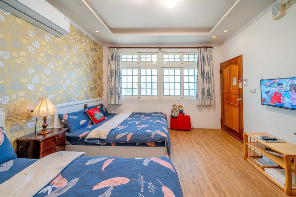 Standard Quadruple Room | Desk, blackout drapes, soundproofing, free WiFi