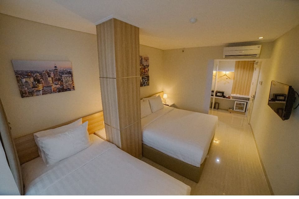Minibar, in-room safe, desk, free WiFi