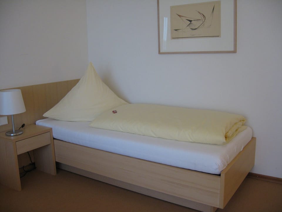 Comfort Single Room | Premium bedding, in-room safe, desk, blackout drapes