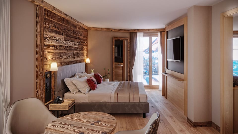 Deluxe Suite | Premium bedding, minibar, in-room safe, soundproofing