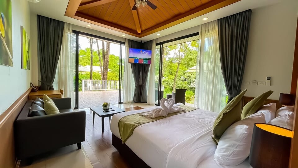 Villa, Garden View | Premium bedding, minibar, in-room safe, desk
