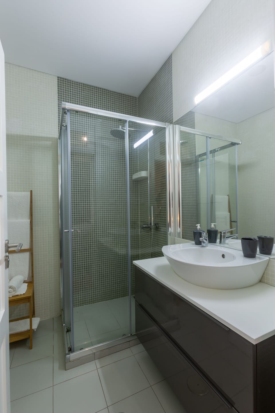 Superior Double or Twin Room, 1 Bedroom, Private Bathroom | Bathroom | Shower, rainfall showerhead, hair dryer, towels