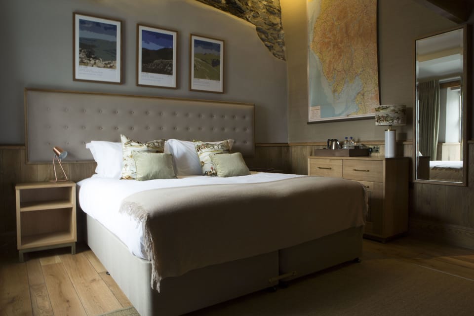Premium Double or Twin Room, Ensuite (Pillar) | In-room safe, individually decorated, individually furnished, desk