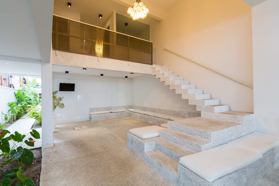 Quarto Quadruplo | Living area | LED TV