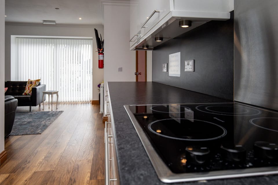 Standard Double Room | Private kitchen | Shared fridge, stovetop