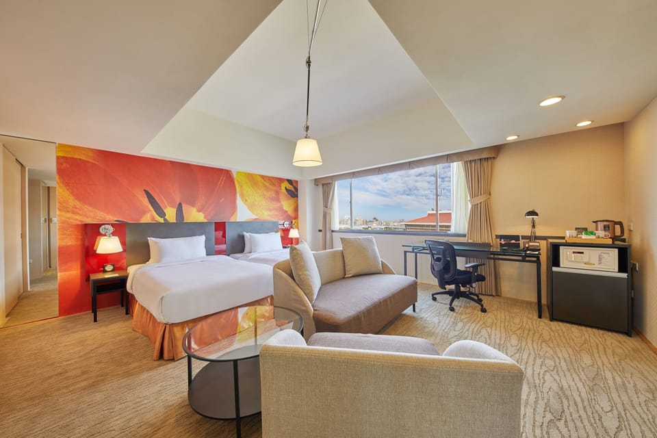 Suite, 1 Double or 2 Twin Beds (Station) | Premium bedding, in-room safe, desk, blackout drapes