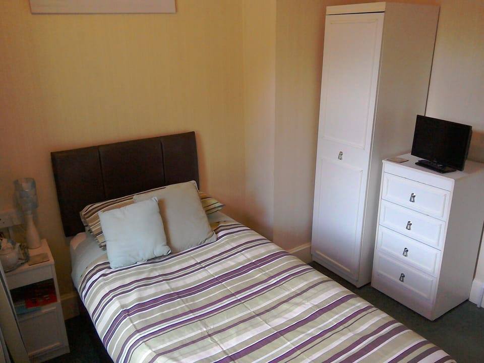 Single Room, Private Bathroom (B&B)