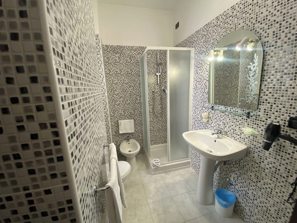 Economy Double Room, 1 Double Bed | Bathroom | Shower, free toiletries, hair dryer, bidet
