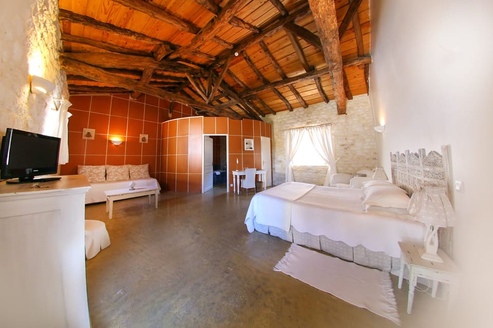 Superior Triple Room, Private Bathroom, Garden View (SCARABEE) | Premium bedding, iron/ironing board, free WiFi, bed sheets