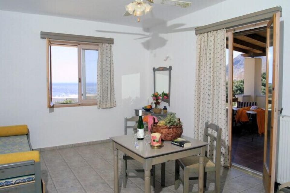 Suite, 1 Bedroom | In-room dining