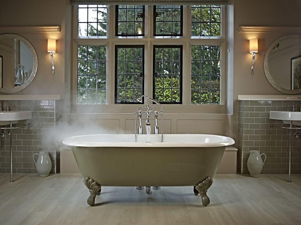 Room, 1 King Bed, Non Smoking, Garden View (Juniper) | Bathroom | Separate tub and shower, free toiletries, hair dryer, bathrobes