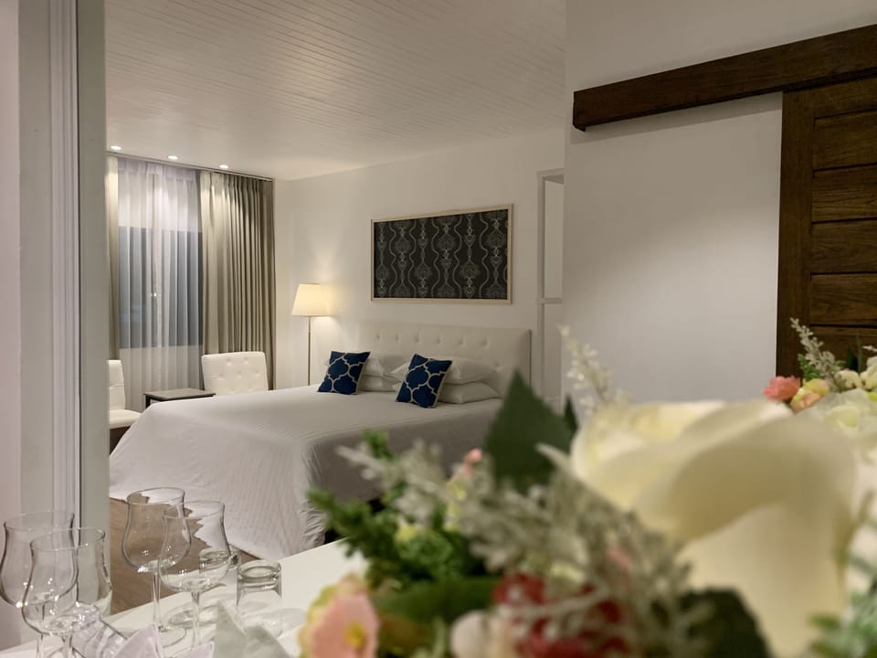 Deluxe Single Room | Tech