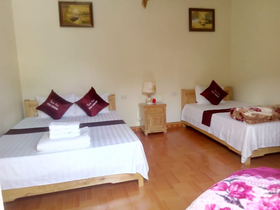 Family Room | Desk, free WiFi, bed sheets