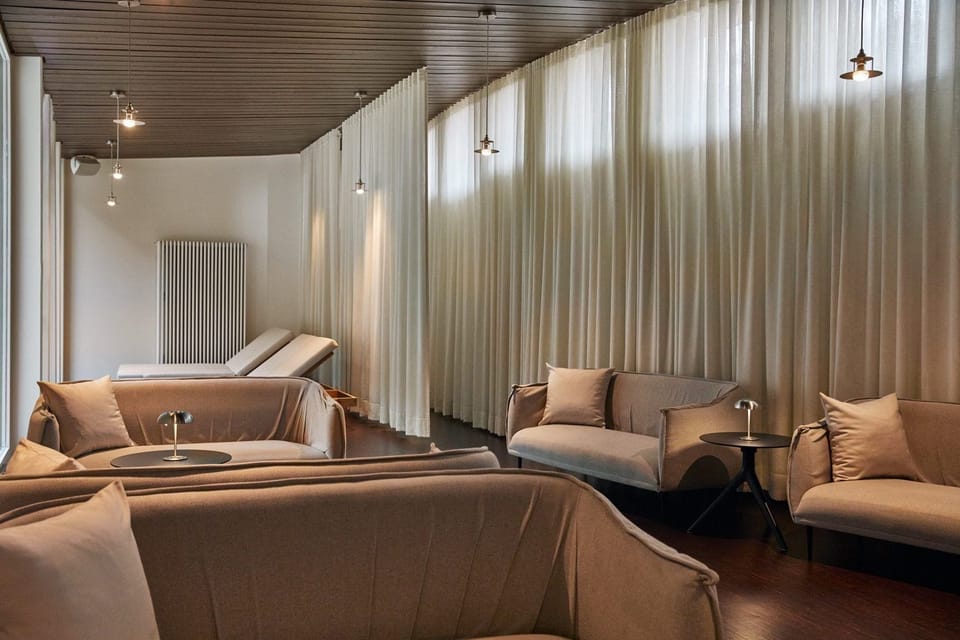 Couples treatment rooms, sauna, steam room, body treatments