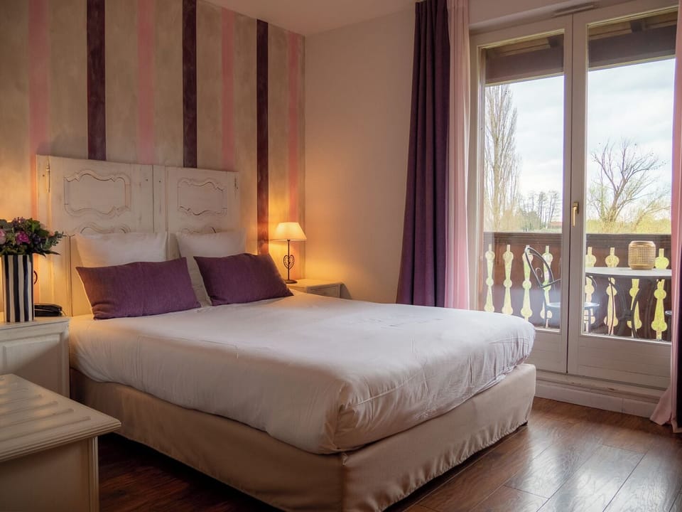 Comfort Double Room | Iron/ironing board (on request), cribs (free), WiFi (free), bed sheets