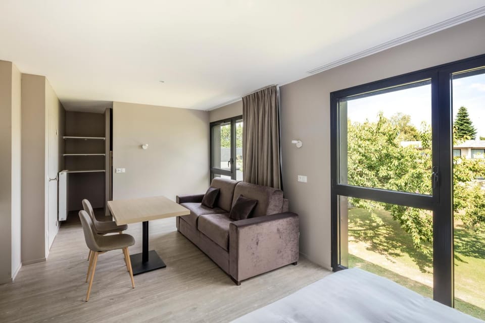 32-inch flat-screen TV with digital channels, TV