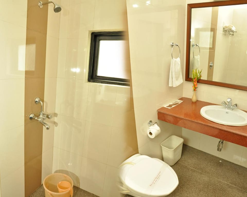 Shower, free toiletries, towels, soap