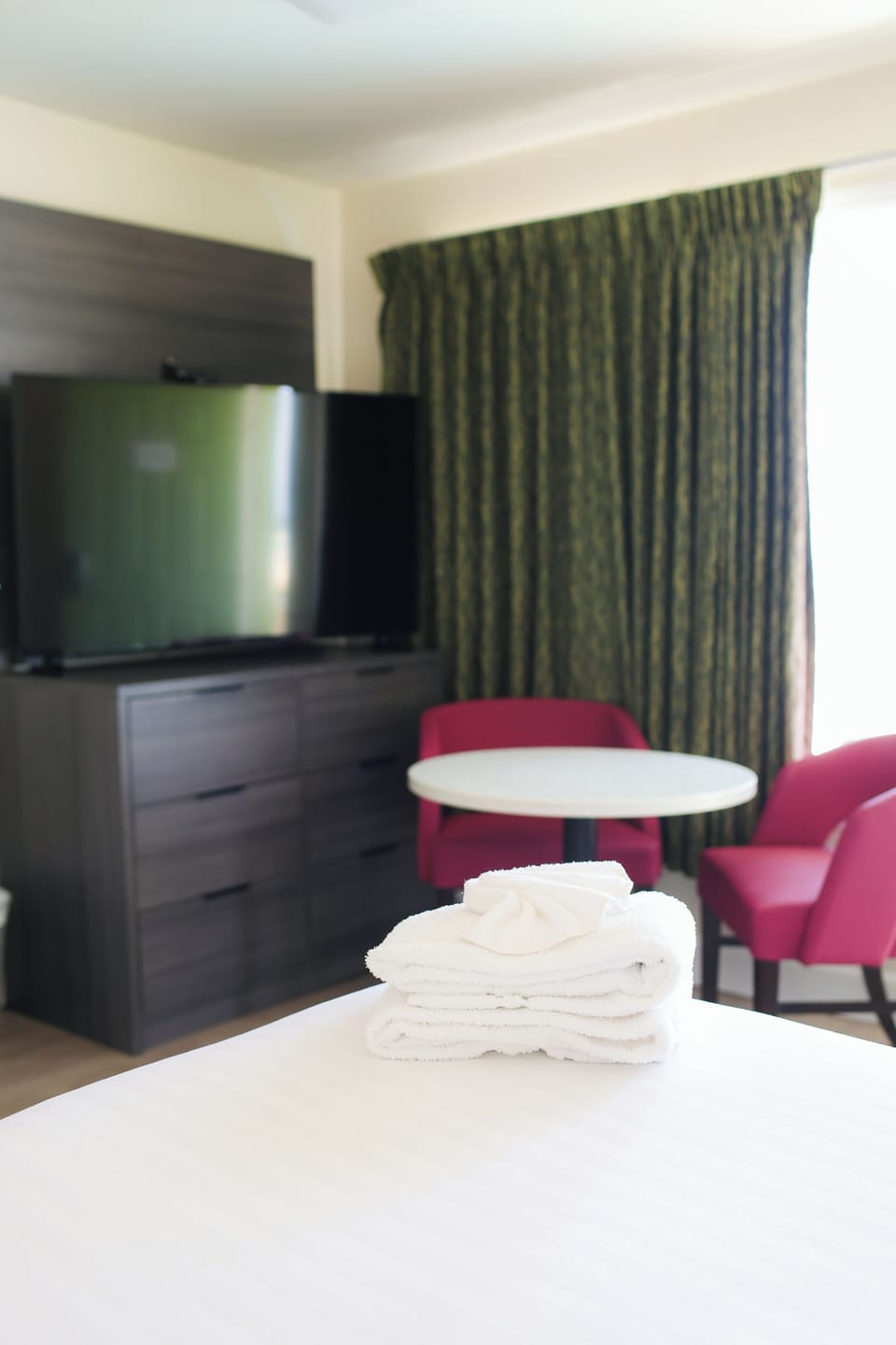 Single Room, 1 King Bed, Beach View | Blackout drapes, iron/ironing board, free WiFi, bed sheets