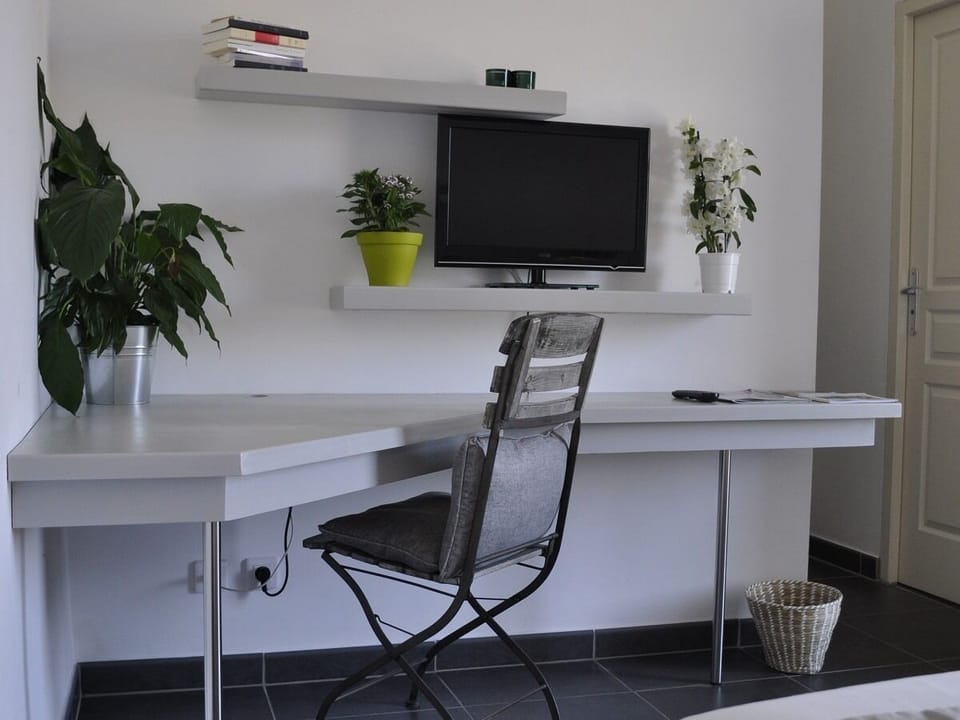 Superior Double Room, Ensuite (Vue sur le Ventoux) | Business center