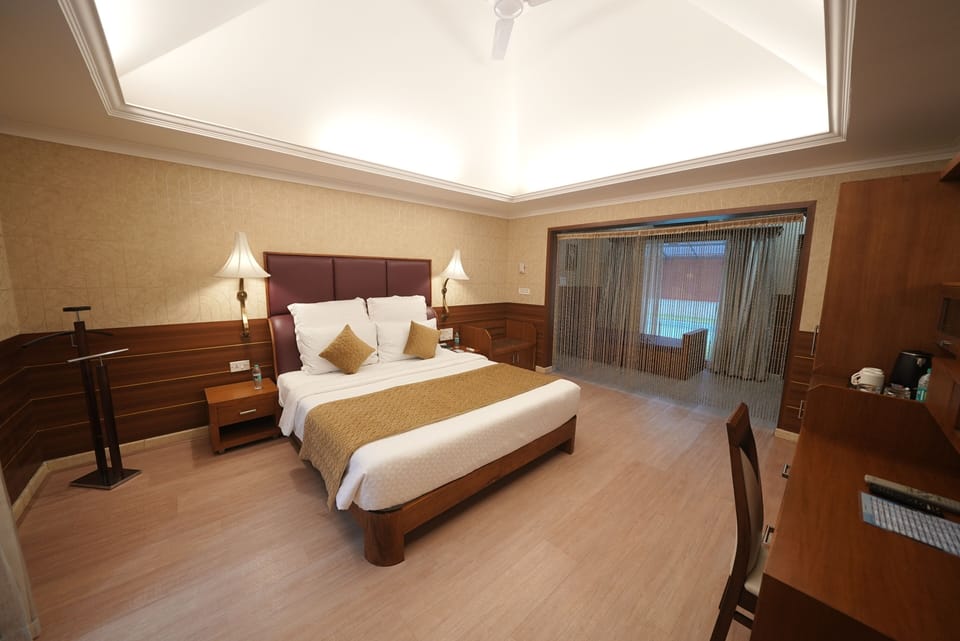 Suite room with private pool | Premium bedding, minibar, in-room safe, desk