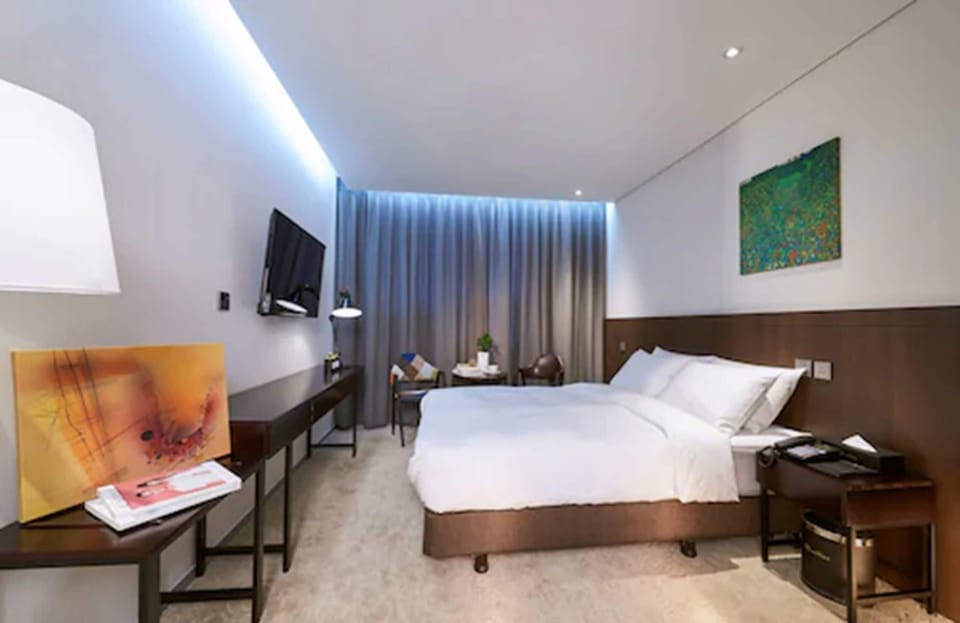 In-room safe, desk, blackout drapes, soundproofing