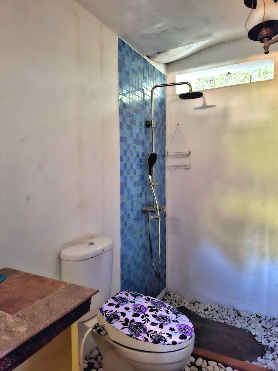 Junior Suite, Poolside | Bathroom | Shower, towels, soap, shampoo