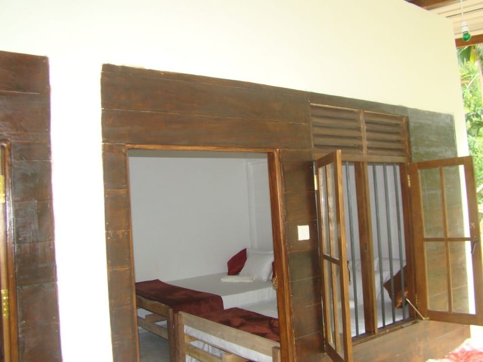 Deluxe Quadruple Room | In-room safe