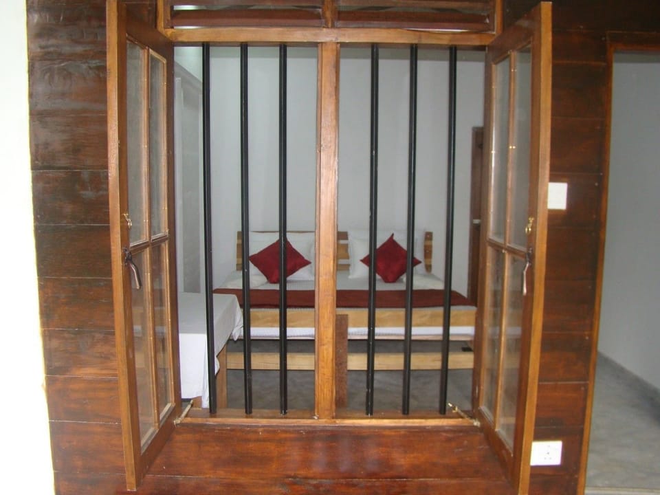 Deluxe Quadruple Room | In-room safe