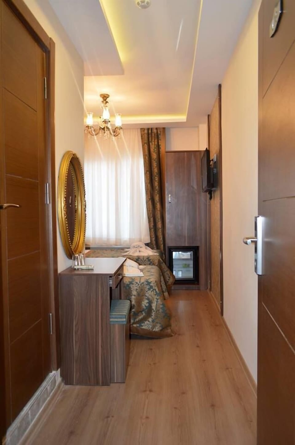 Triple Room | In-room safe, desk, free WiFi