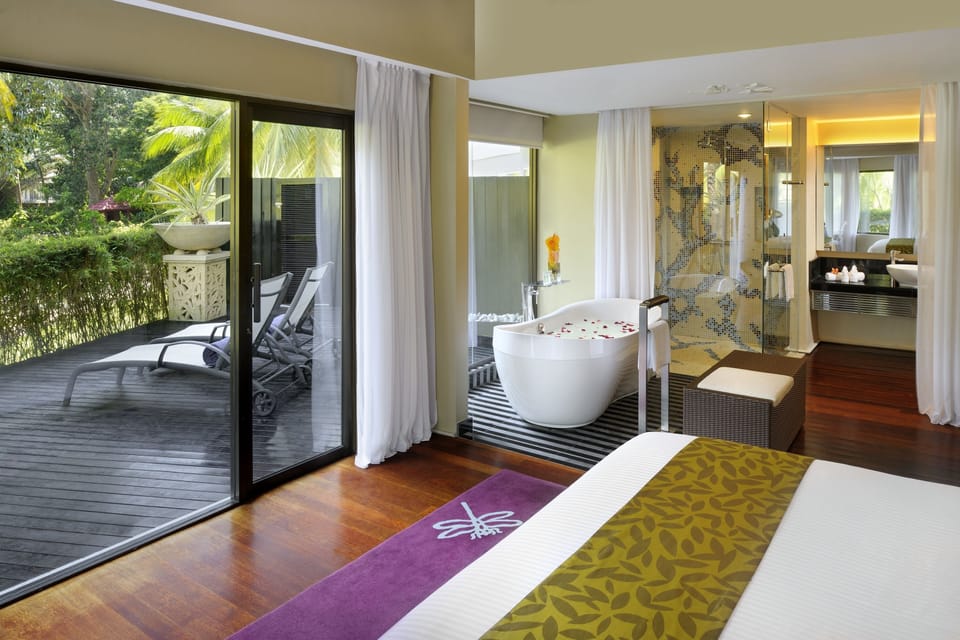 In-room safe, desk, WiFi (free), bed sheets