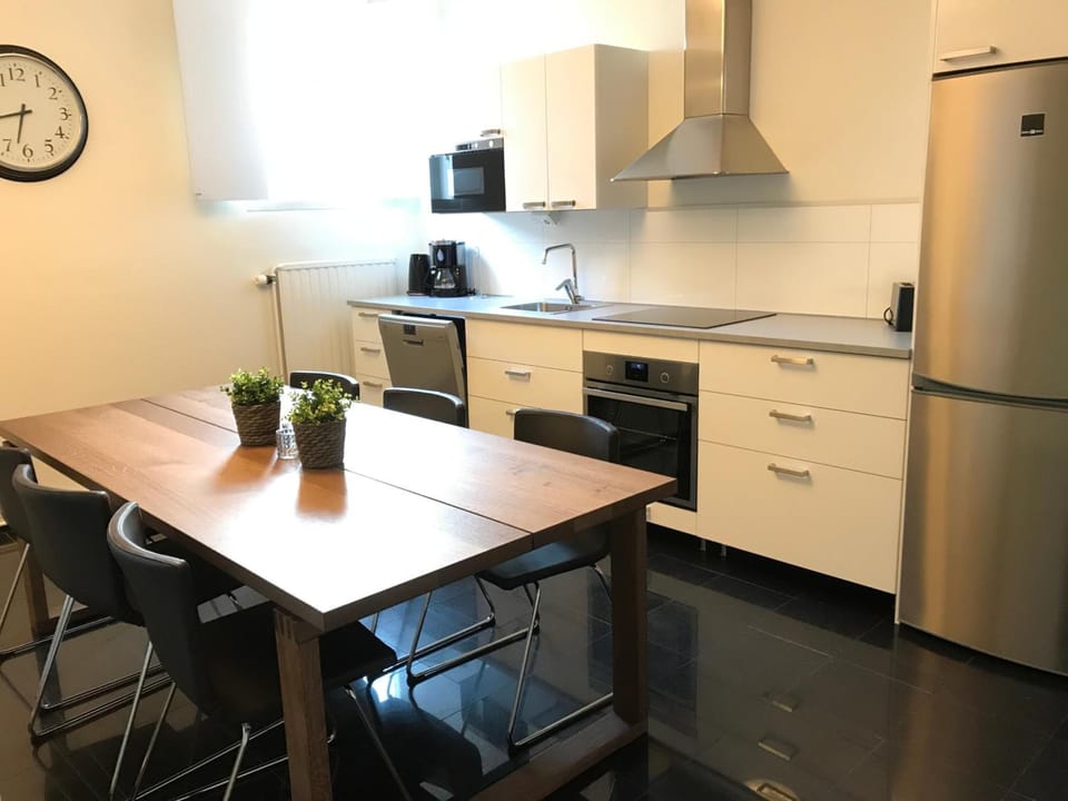Apartment, 2 Bedrooms | Private kitchen | Fridge, microwave, oven, stovetop