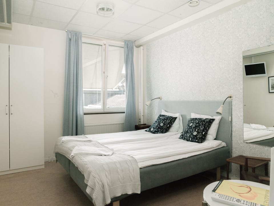 Individually decorated, individually furnished, soundproofing