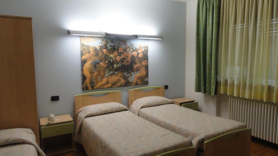 In-room safe, desk, soundproofing, iron/ironing board