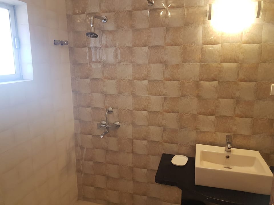 Family Suite, 2 Double Beds, Non Smoking | Bathroom | Shower, towels