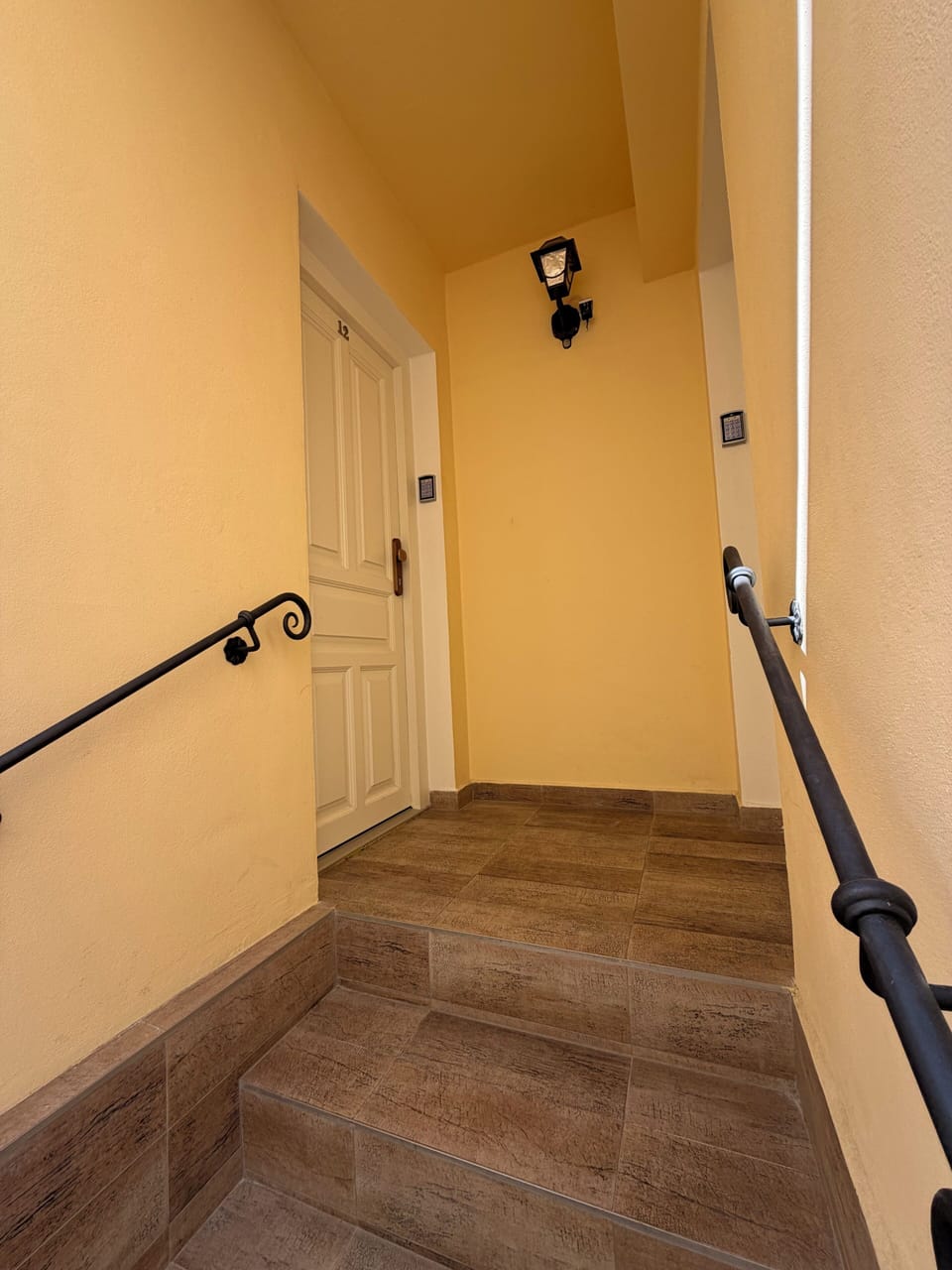 Double or Twin Room | Minibar, iron/ironing board (on request), cribs (surcharge), WiFi (free)
