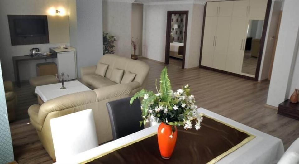 Suite | In-room safe, desk, free cribs/infant beds, free WiFi