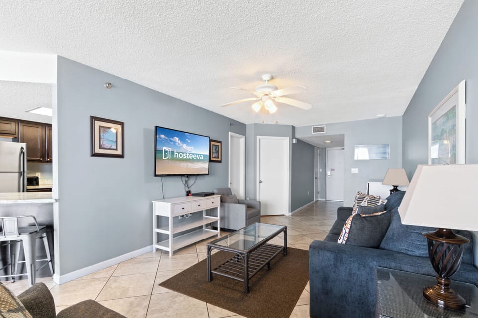 Panoramic Condo, 1 Bedroom, Balcony, Ocean View | Living room
