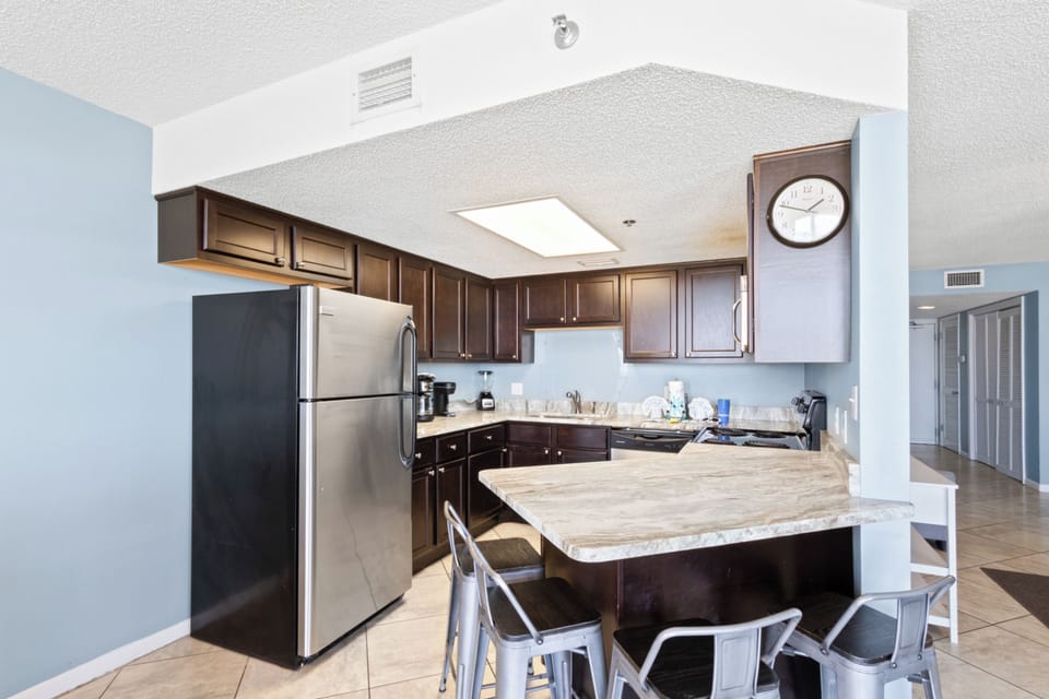 Panoramic Condo, 1 Bedroom, Balcony, Ocean View | Private kitchen | Fridge, microwave, oven, stovetop