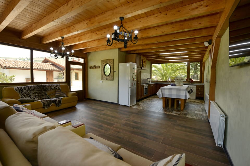 Cottage, Private Bathroom | Lounge