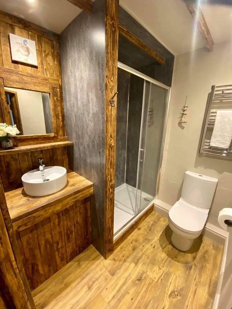 Comfort Double Room | Bathroom | Shower, free toiletries, hair dryer, towels