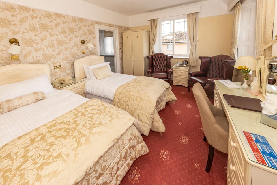 Double or Twin Room | In-room safe, desk, soundproofing, iron/ironing board