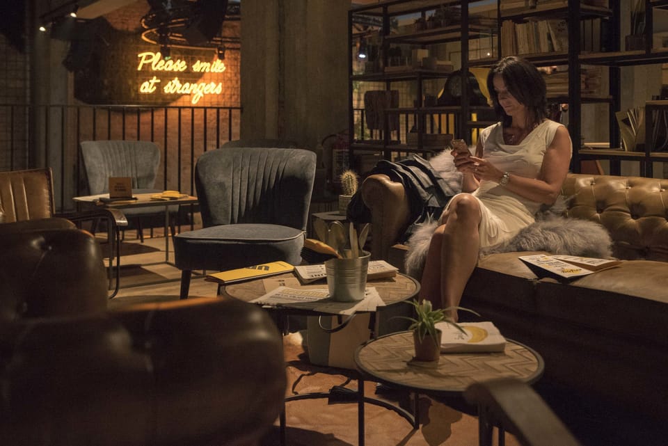 Lobby lounge