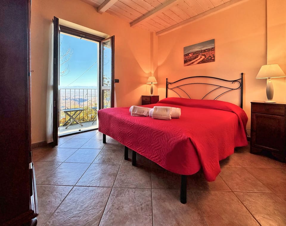 Classic Apartment, 1 Bedroom, Balcony, Mountainside | In-room safe, desk, iron/ironing board, free WiFi