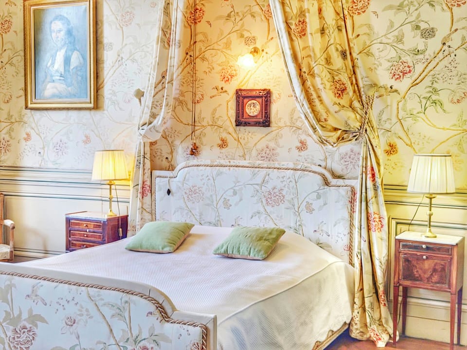 Suite (Baldaquin) | Premium bedding, desk, blackout drapes, WiFi (free)