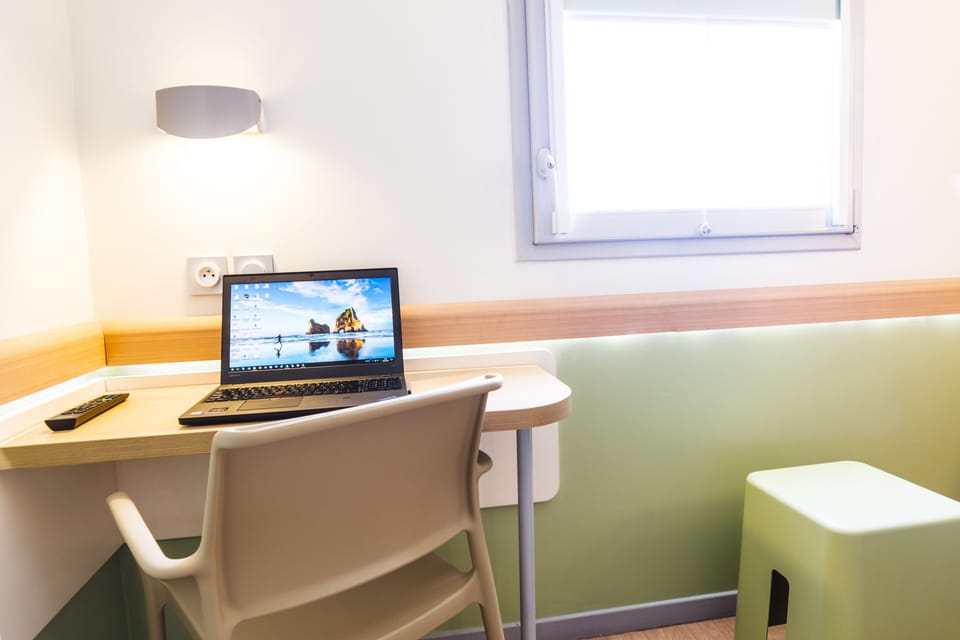 Double Room, Multiple Beds | Desk, soundproofing, free WiFi, bed sheets