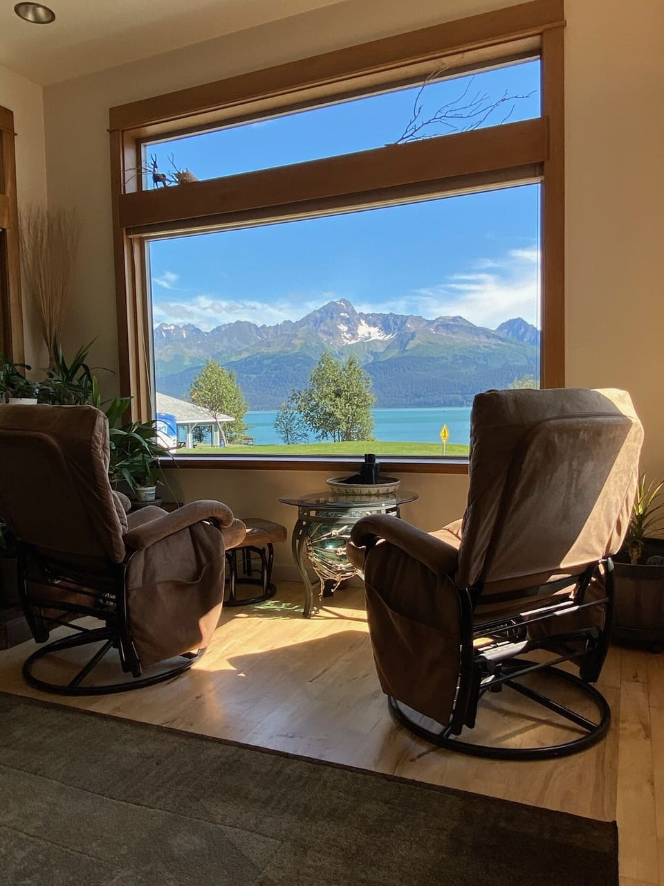 Standard Room, 1 Queen Bed, Non Smoking (Upstairs Rooms) | Living room